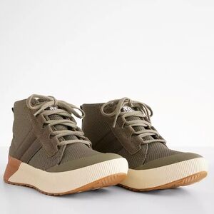 NWT Sorel Out N About Sneaker Boots